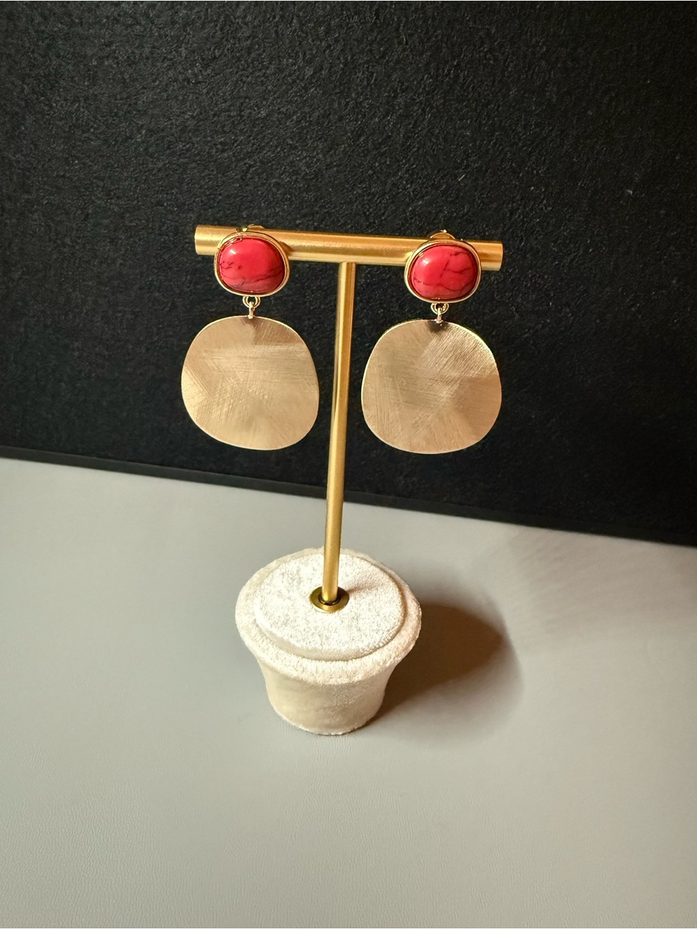 Red Stone & Gold Disc Statement Earrings 🗽